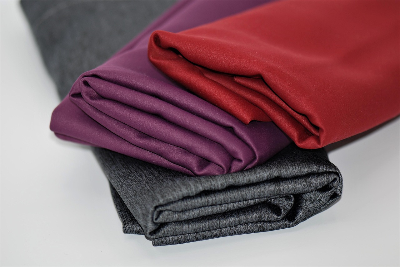 découvrez l'univers du textile : des tissus variés aux tendances de la mode, explorez tout ce que vous devez savoir sur les matériaux, les techniques de fabrication et les dernières innovations en matière de design textile.